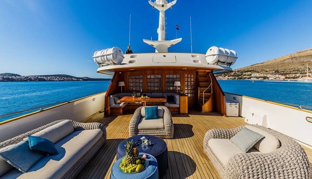 TO JE TO yacht charter 2