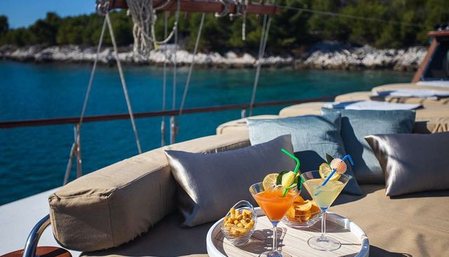 NOSTRA VITA yacht charter 5