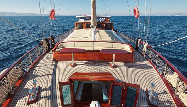 LINDA yacht charter 3