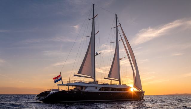 NOCTURNO yacht charter 5