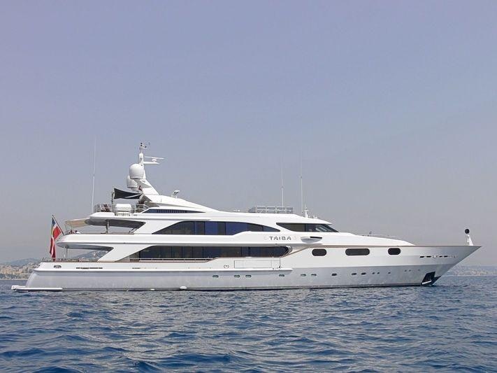 AKIRA ONE yacht charter 2