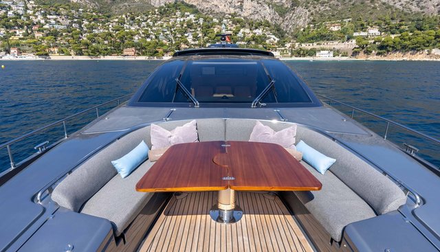SILVER BREEZE yacht charter 3