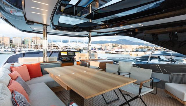 MY LIFE FIVE II yacht charter 4