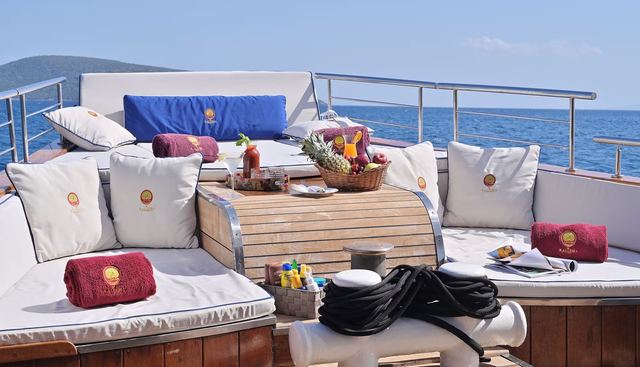 KALIZMA yacht charter 3