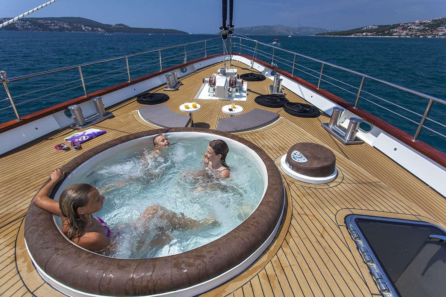 NAVILUX yacht charter 5