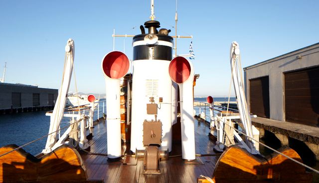 FIFER yacht charter 3