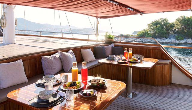 CATALEYA yacht charter 4