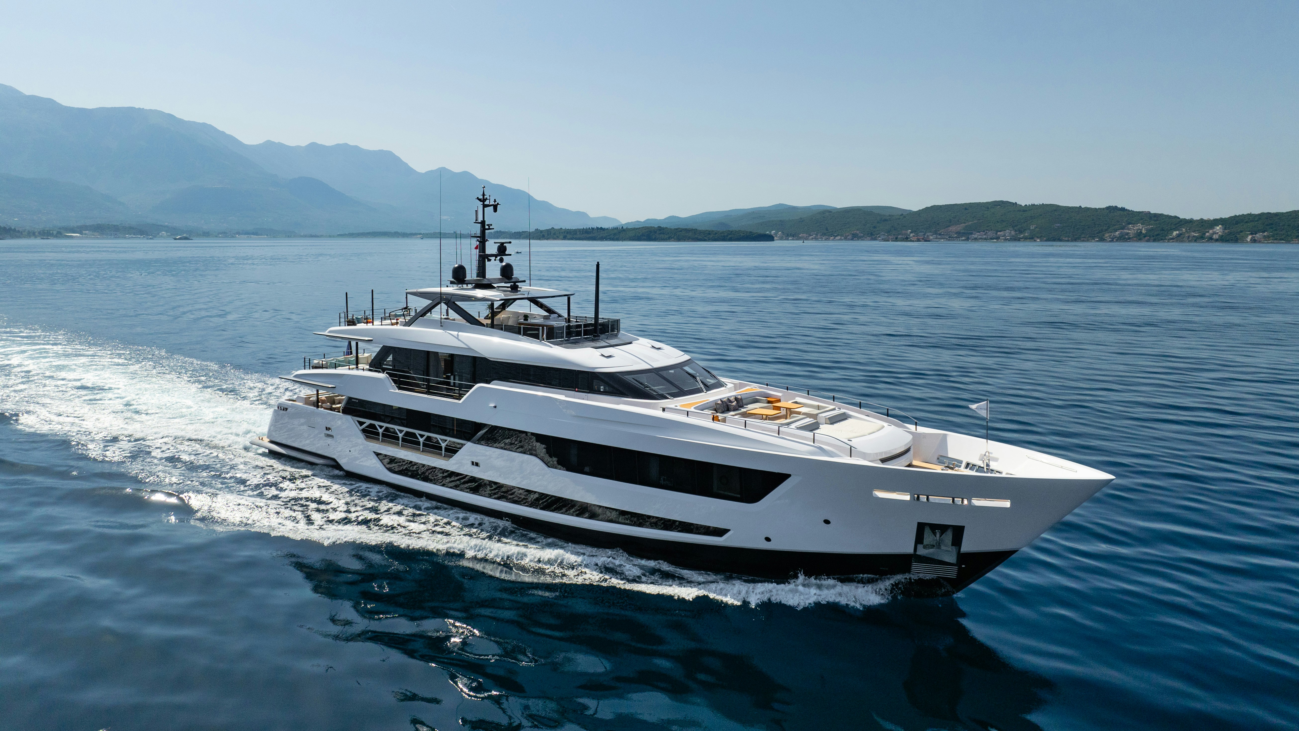 FIFI yacht charter 5