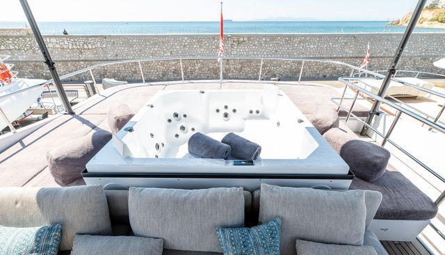 PAREAKI II yacht charter 2