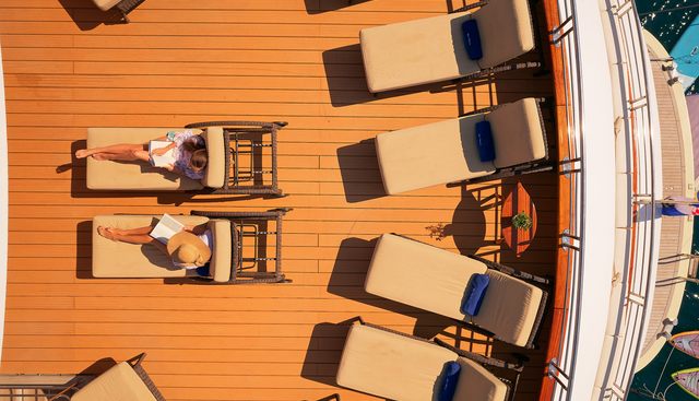 QUEEN ELEGANZA yacht charter 5