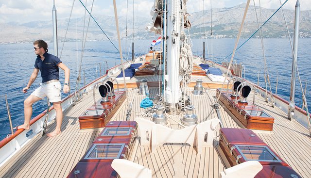 LAURAN yacht charter 5