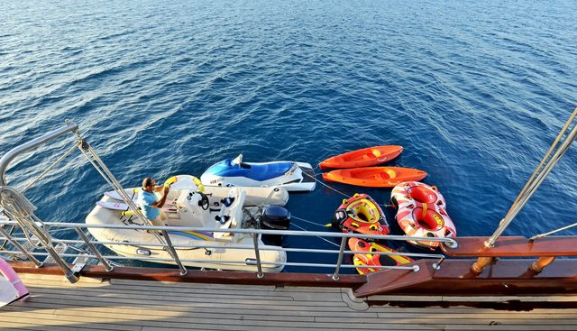 BERRAK SU yacht charter 5