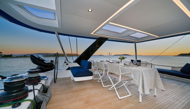 AMADA MIA yacht charter 4