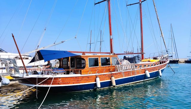 STELLA QUEEN yacht charter 3