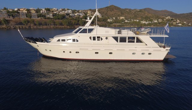 MALU VIII yacht charter 3