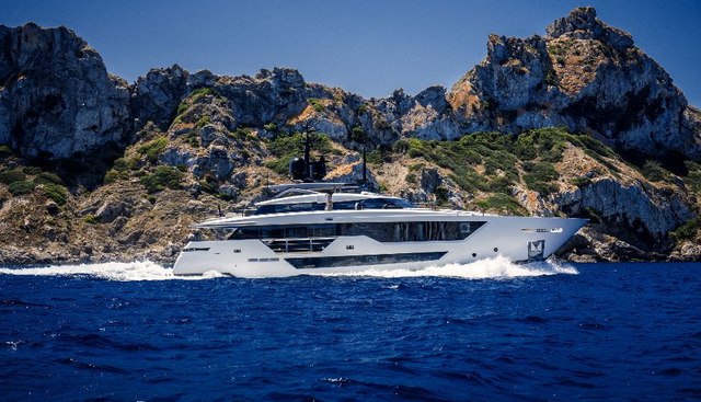 ALVIUM yacht charter 5