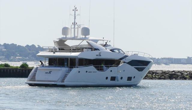 LEGENDE yacht charter 5