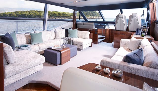 SHAWLIFE yacht charter 5