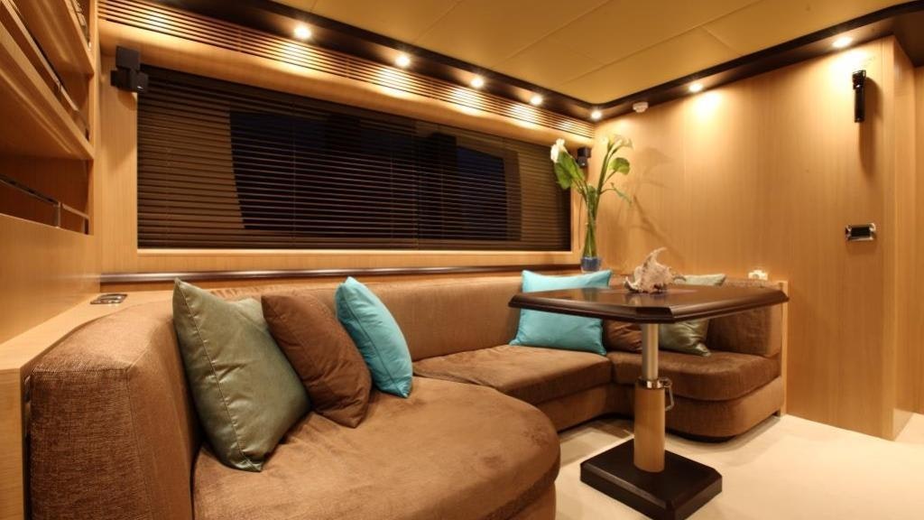 DOLCE VITA IV yacht charter 3