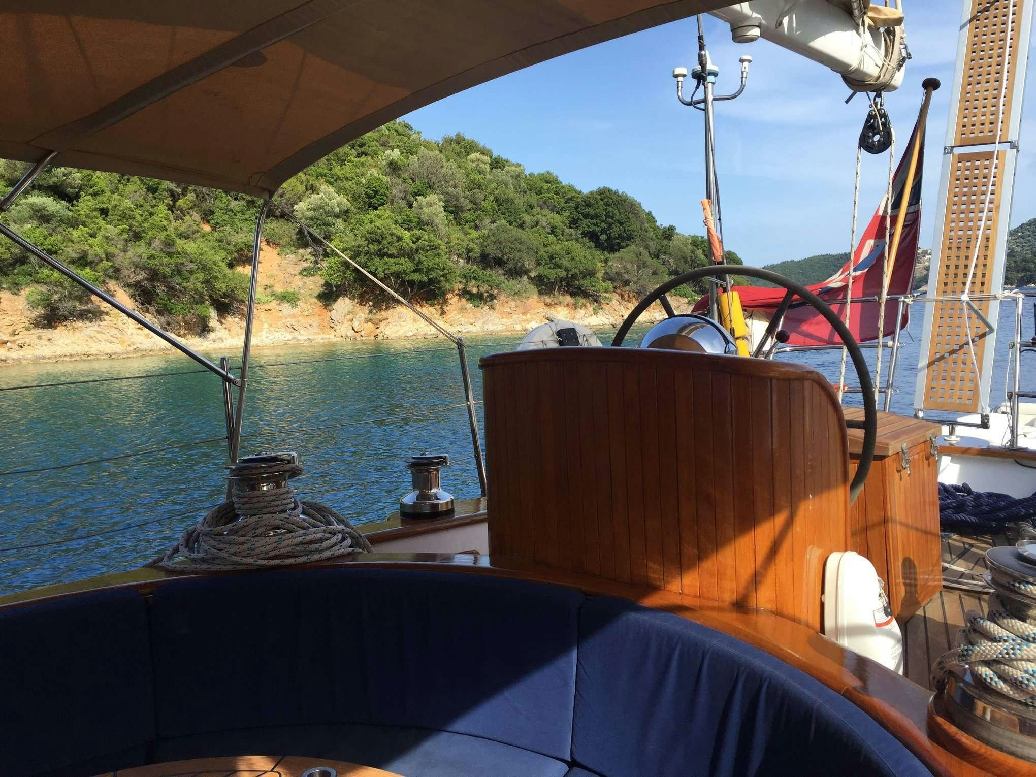 WINDWEAVER OF PENNINGTON yacht charter 2