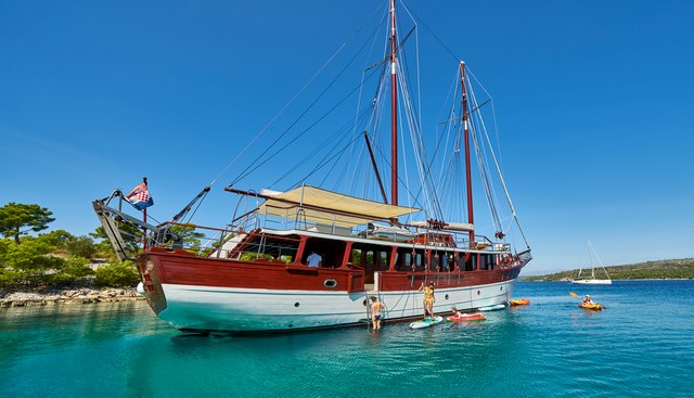ROMANCA yacht charter 5