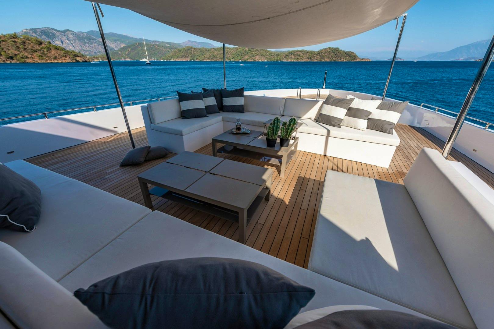 OCEAN BREEZE yacht charter 4