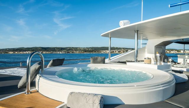 R23 yacht charter 2