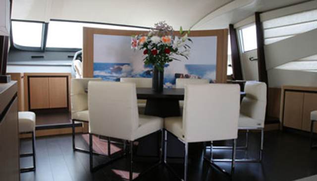 MAXIMO yacht charter 4