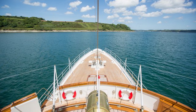 MALAHNE yacht charter 3