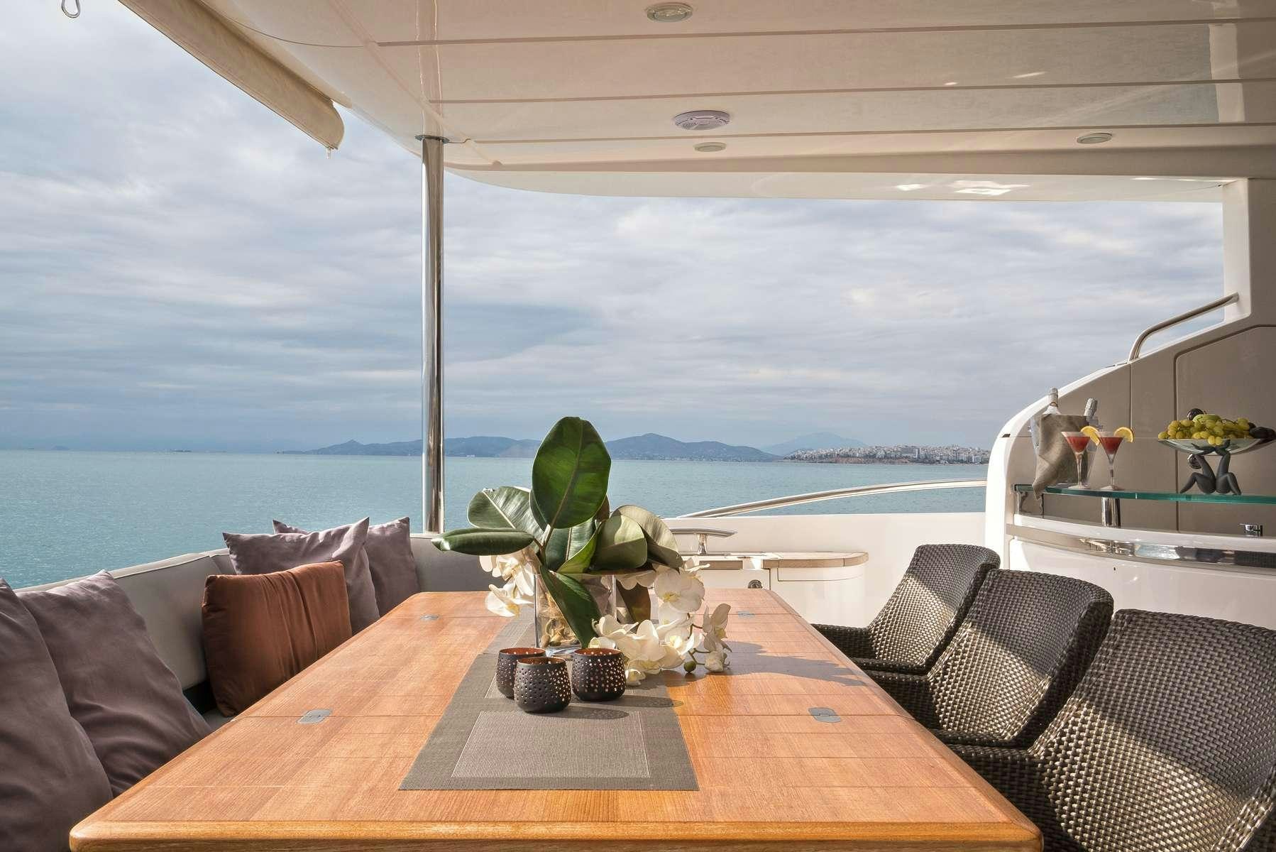 4 LIFE yacht charter 5