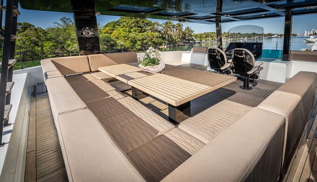 ISLAND MAJESTY yacht charter 4