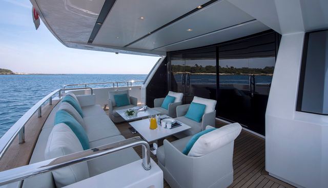 DE ZEUS yacht charter 5