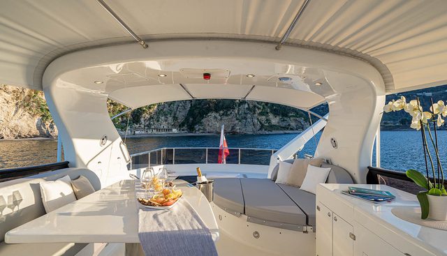 GEMINI 3 yacht charter 3