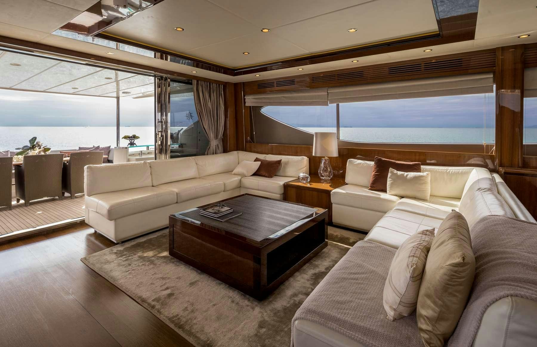 4 LIFE yacht charter 3