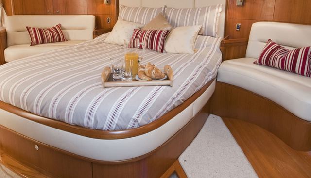 MUSTIQUE yacht charter 5
