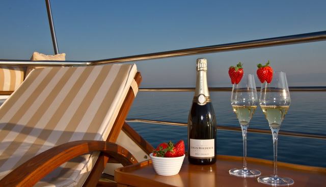 AURIANE yacht charter 5