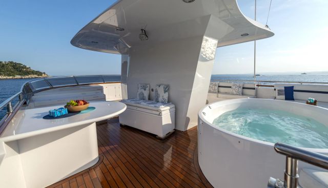 L'ALBATROS yacht charter 3