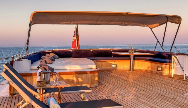 SECRET LIFE yacht charter 4