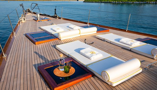 QUARTA SANTA MARIA yacht charter 3