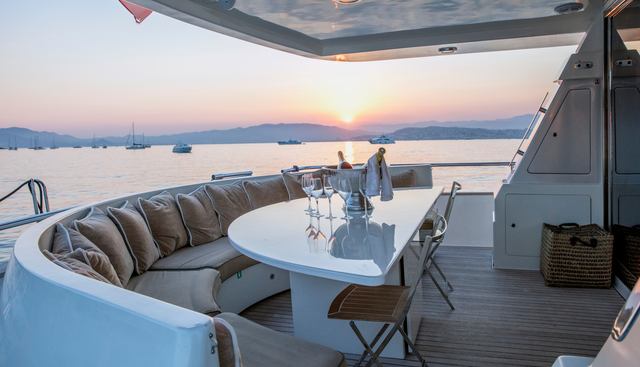 DIAMS yacht charter 4