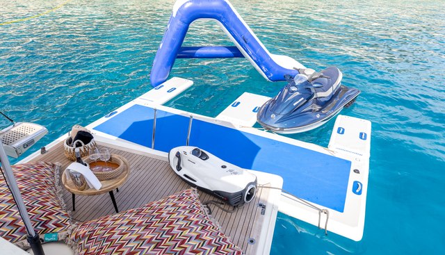 COOKIE yacht charter 5