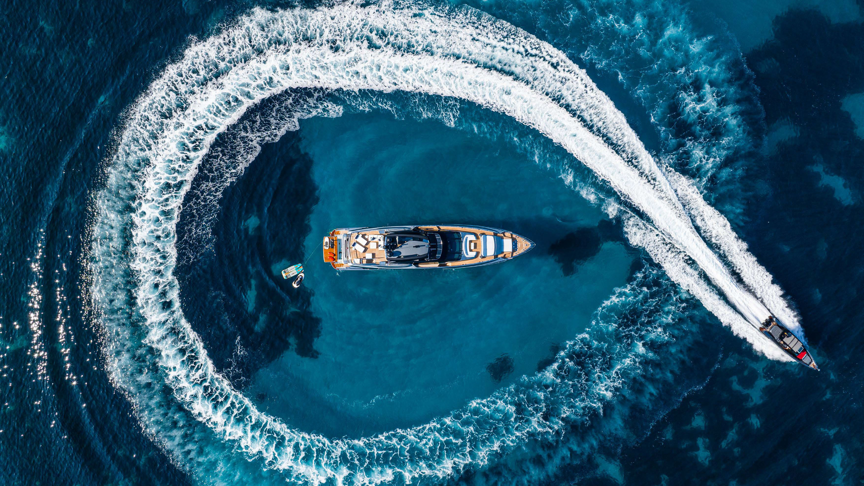 FIGURATI yacht charter 3