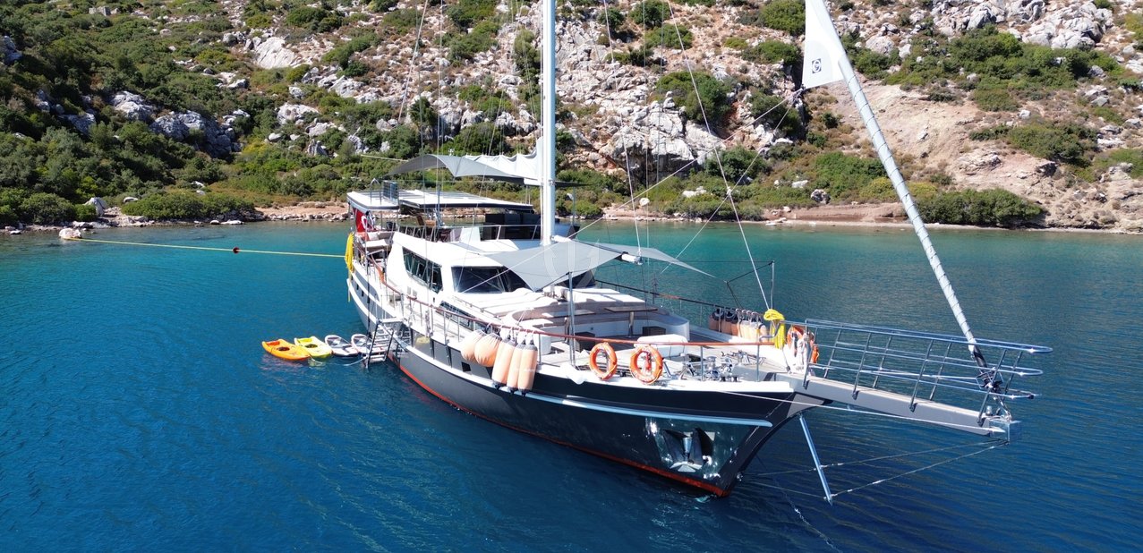 ARNI YACHT CHARTER yacht charter