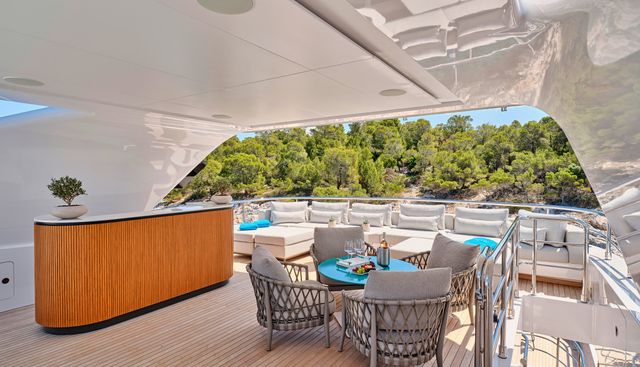 MAESTRO yacht charter 3