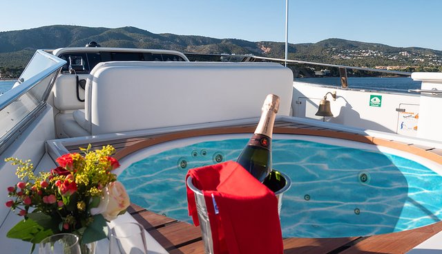 BLUE GOLD yacht charter 3