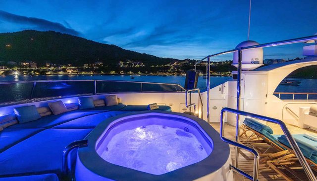 HOLIDAY yacht charter 3
