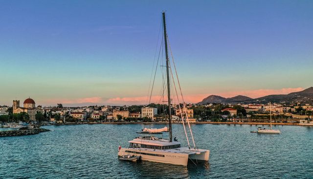 DUOLIFE yacht charter 5