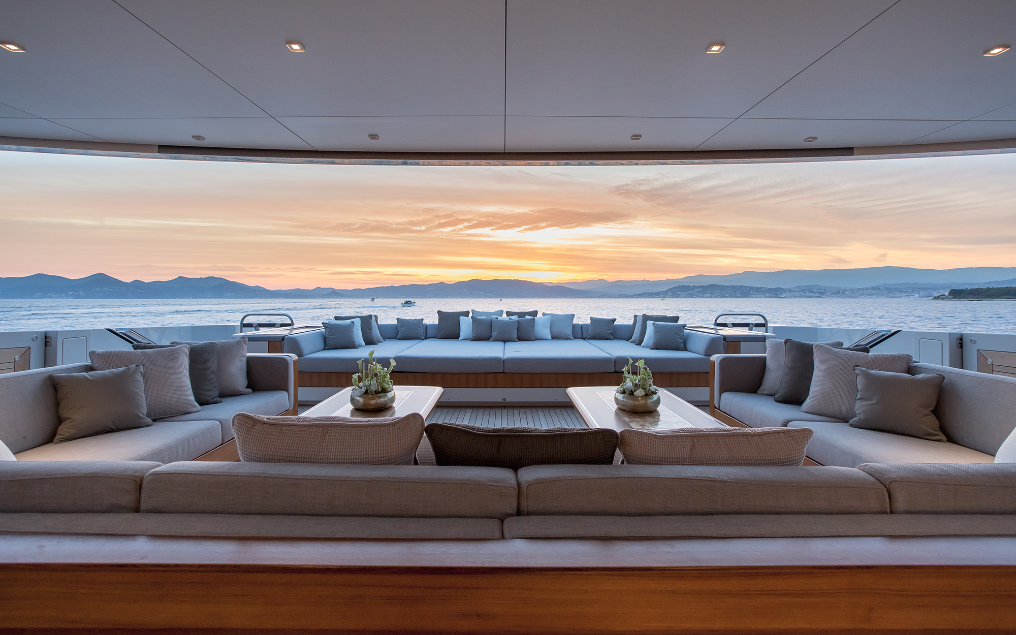 VERTIGE yacht charter 5