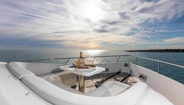 LADY BEE yacht charter 2