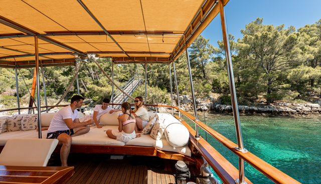 ELEGANZA yacht charter 5